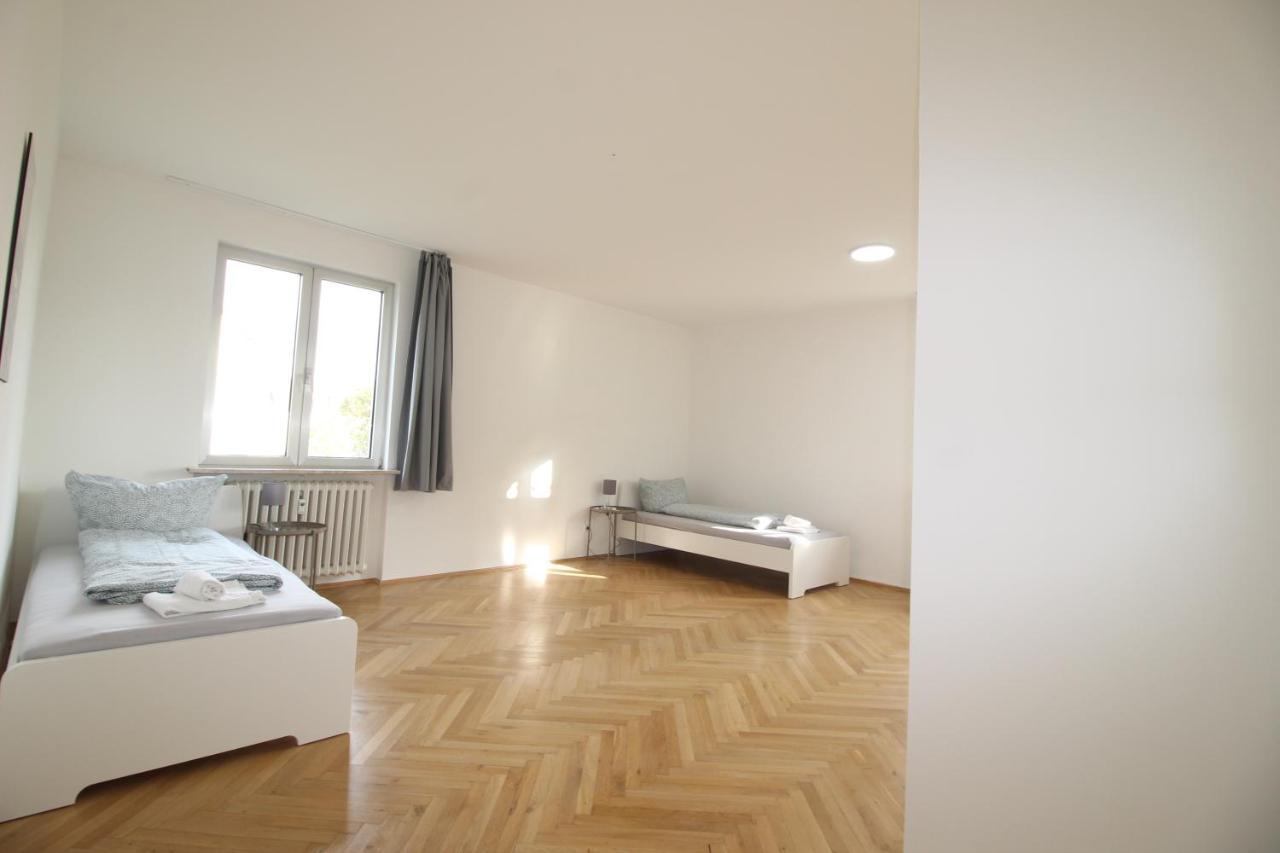 Apartmenthaus Kitzingen - Grosszuegige Wohnungen Fuer Je 6 Personen Mit Balkon Bagian luar foto
