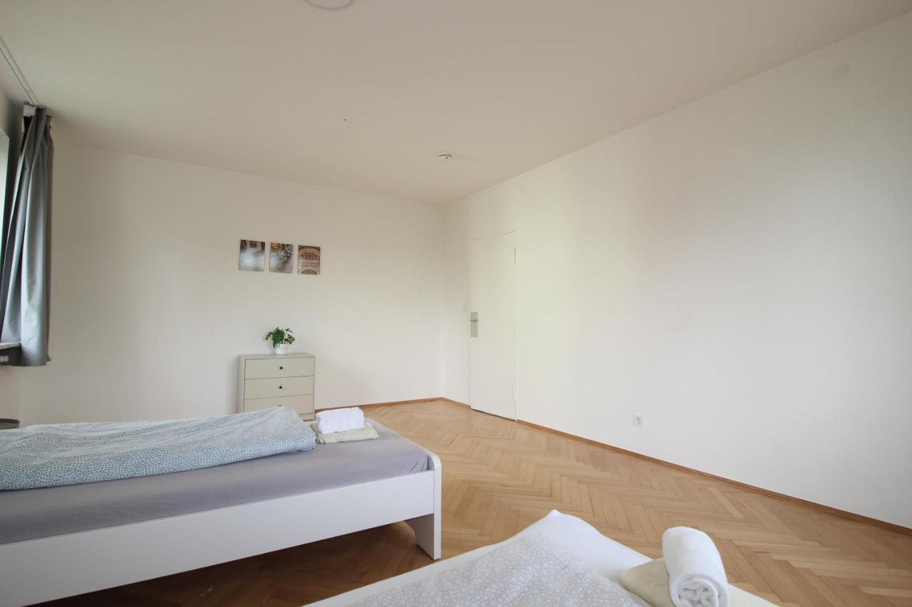 Apartmenthaus Kitzingen - Grosszuegige Wohnungen Fuer Je 6 Personen Mit Balkon Bagian luar foto