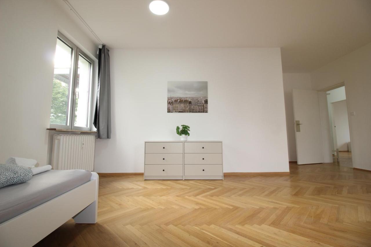 Apartmenthaus Kitzingen - Grosszuegige Wohnungen Fuer Je 6 Personen Mit Balkon Bagian luar foto
