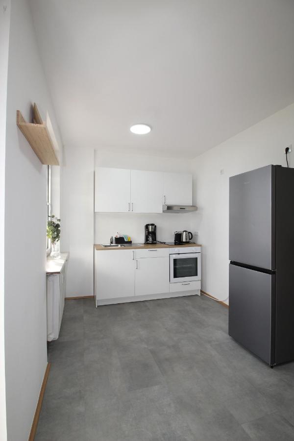 Apartmenthaus Kitzingen - Grosszuegige Wohnungen Fuer Je 6 Personen Mit Balkon Bagian luar foto