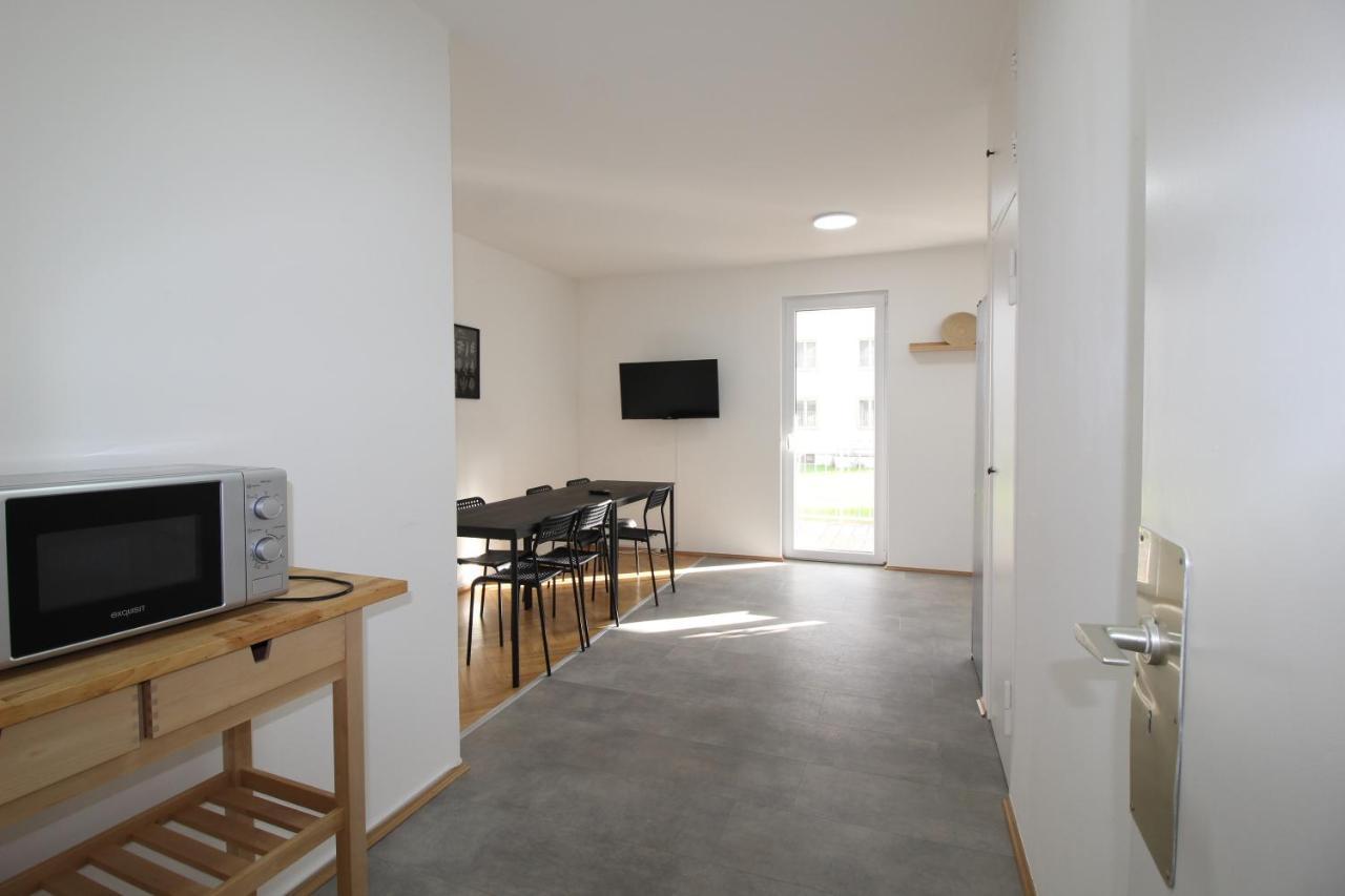Apartmenthaus Kitzingen - Grosszuegige Wohnungen Fuer Je 6 Personen Mit Balkon Bagian luar foto