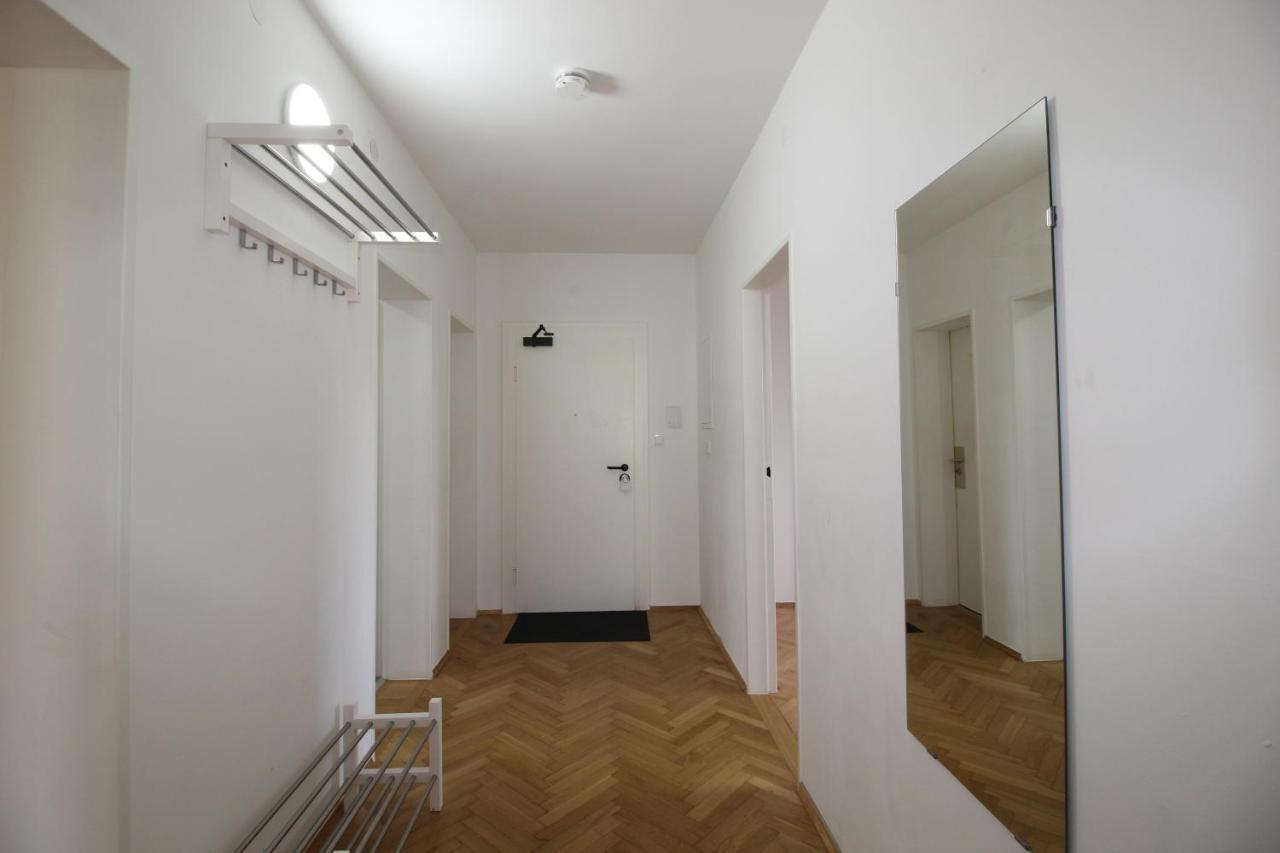 Apartmenthaus Kitzingen - Grosszuegige Wohnungen Fuer Je 6 Personen Mit Balkon Bagian luar foto