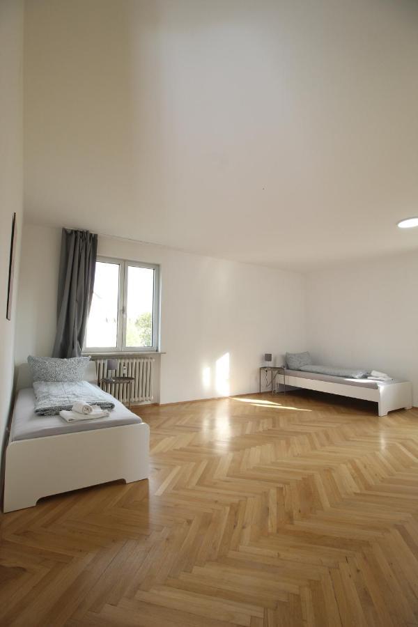 Apartmenthaus Kitzingen - Grosszuegige Wohnungen Fuer Je 6 Personen Mit Balkon Bagian luar foto