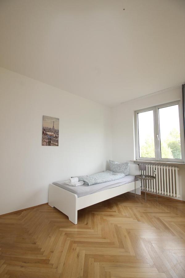 Apartmenthaus Kitzingen - Grosszuegige Wohnungen Fuer Je 6 Personen Mit Balkon Bagian luar foto